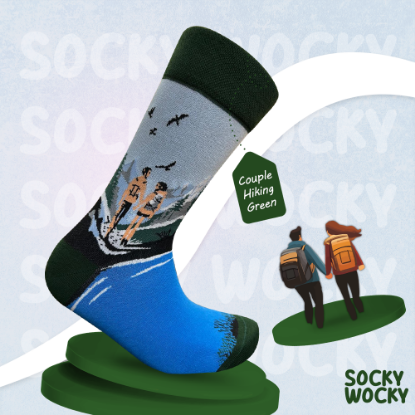 Bild von Couple Hiking Green